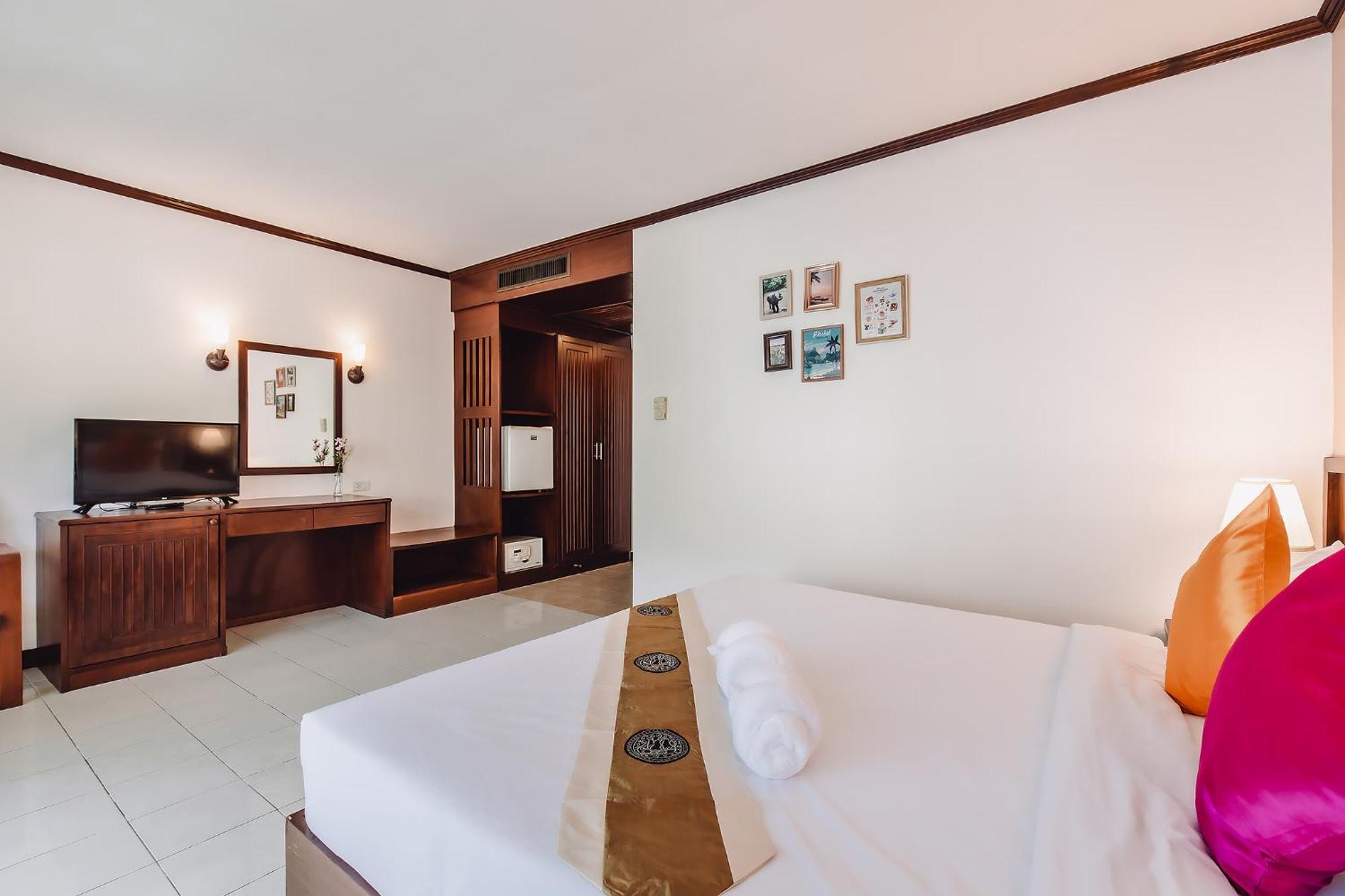 Bauman-Ville Hotel Patong Buitenkant foto