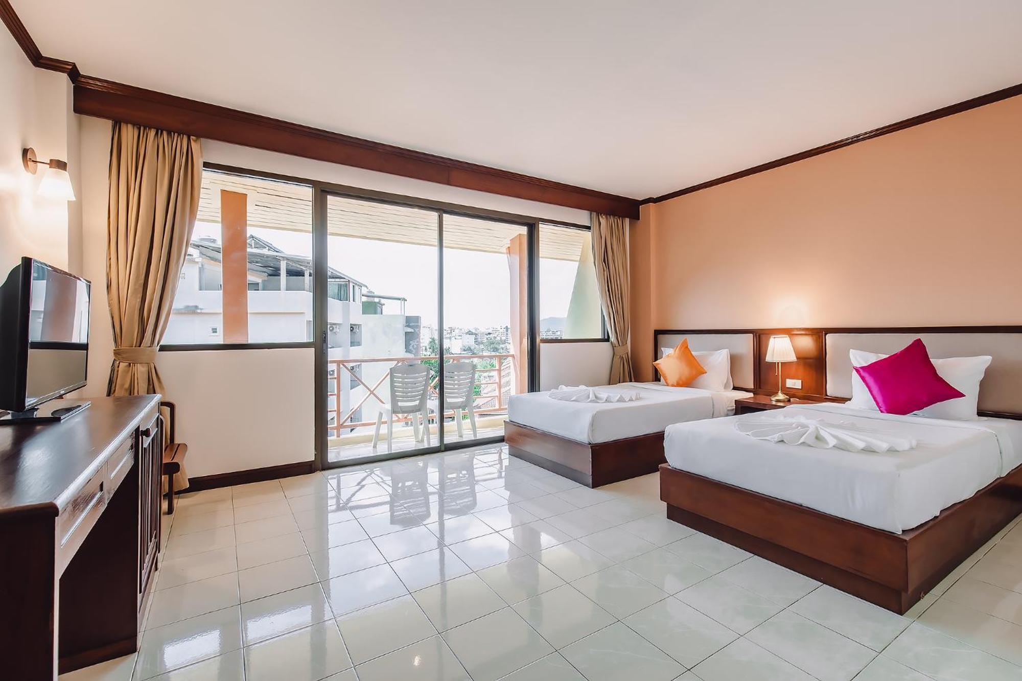Bauman-Ville Hotel Patong Buitenkant foto