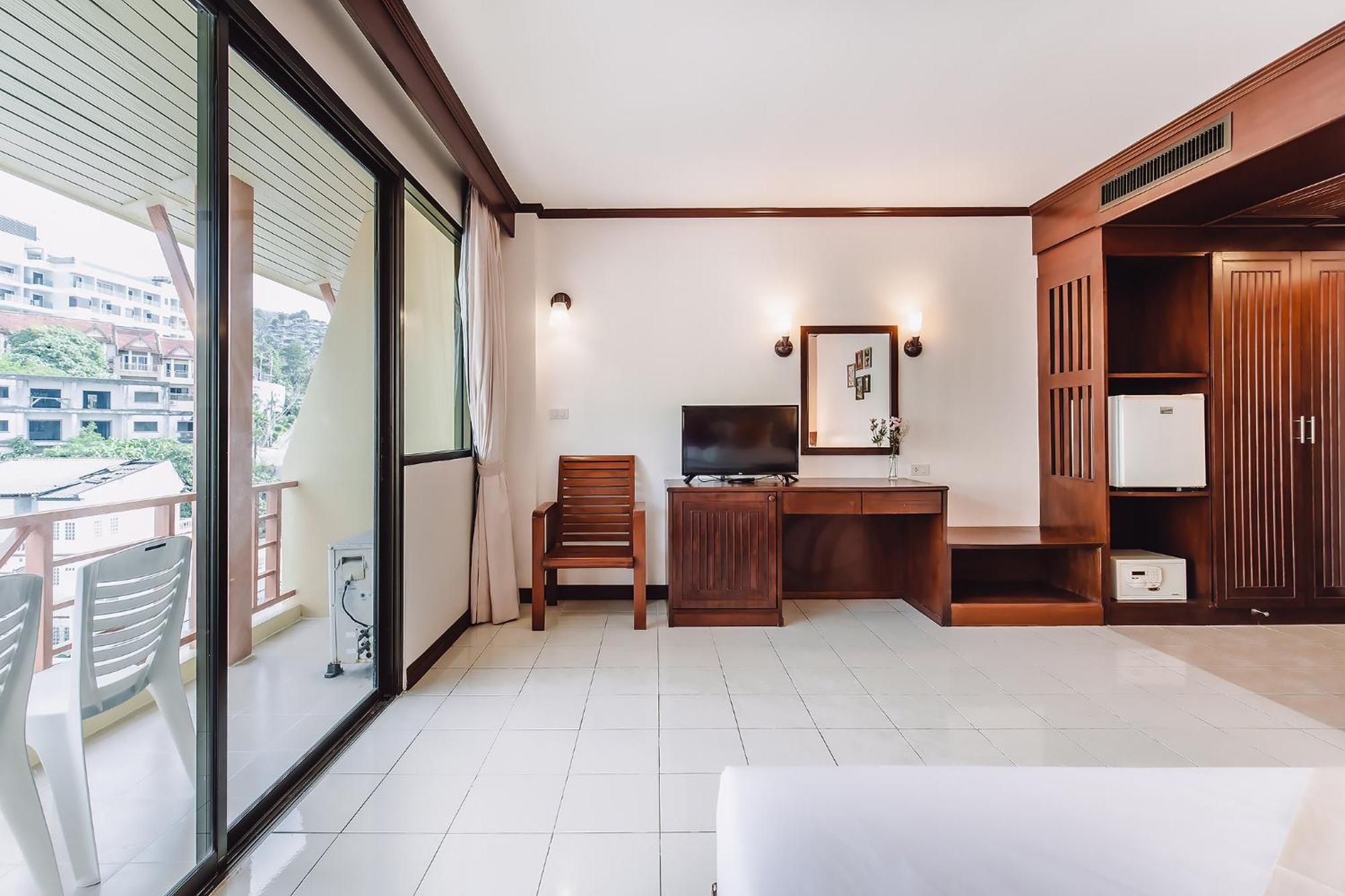 Bauman-Ville Hotel Patong Buitenkant foto