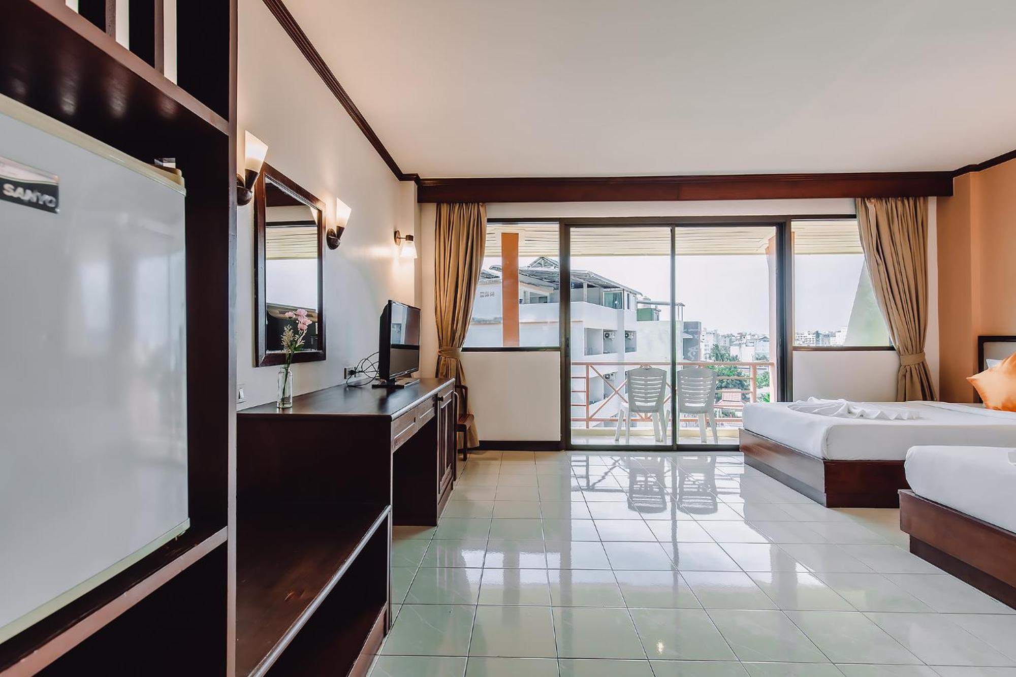 Bauman-Ville Hotel Patong Buitenkant foto